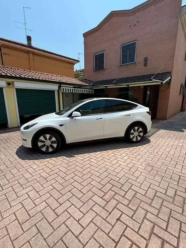 Usata Tesla Model Y RWD 125 kW (170 CV) 2023 Bianco SUV