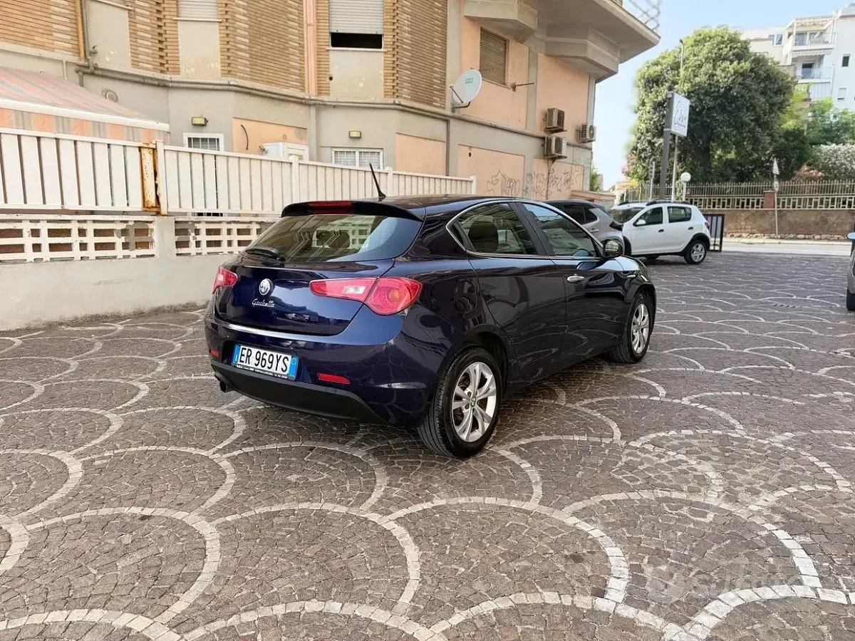 Usata Alfa Romeo Giulietta Distinctive 105 CV (77 kW) 2013 Viola Utilitaria