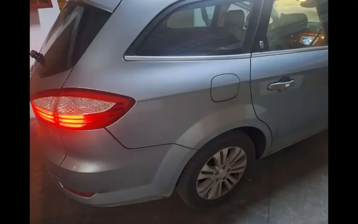 Usata Ford Mondeo Ghia 131 CV (96 kW) 2007 Argento Station wagon