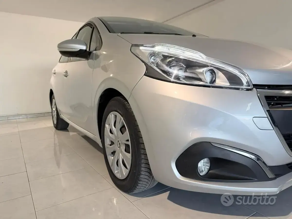 Usata Peugeot 208 Active 75 CV (55 kW) 2018 Non specificato Utilitaria