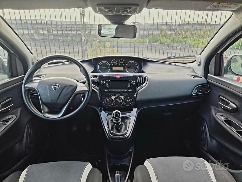 Usata Lancia Ypsilon Gold 86 CV (63 kW) 2014 Bianco Utilitaria