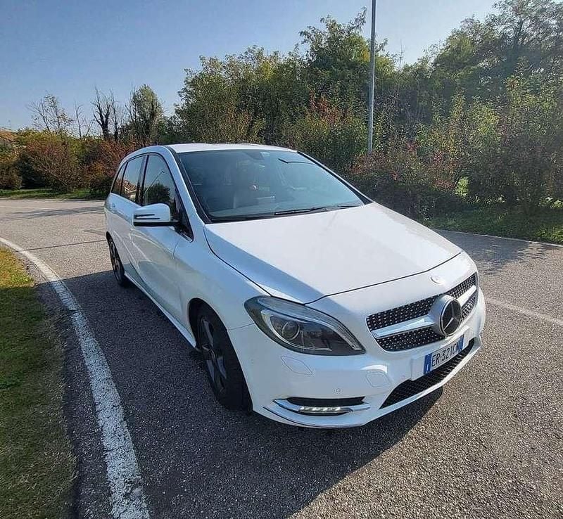 Usata Mercedes B180 Premium 109 CV (80 kW) 2013 Bianco Monovolume