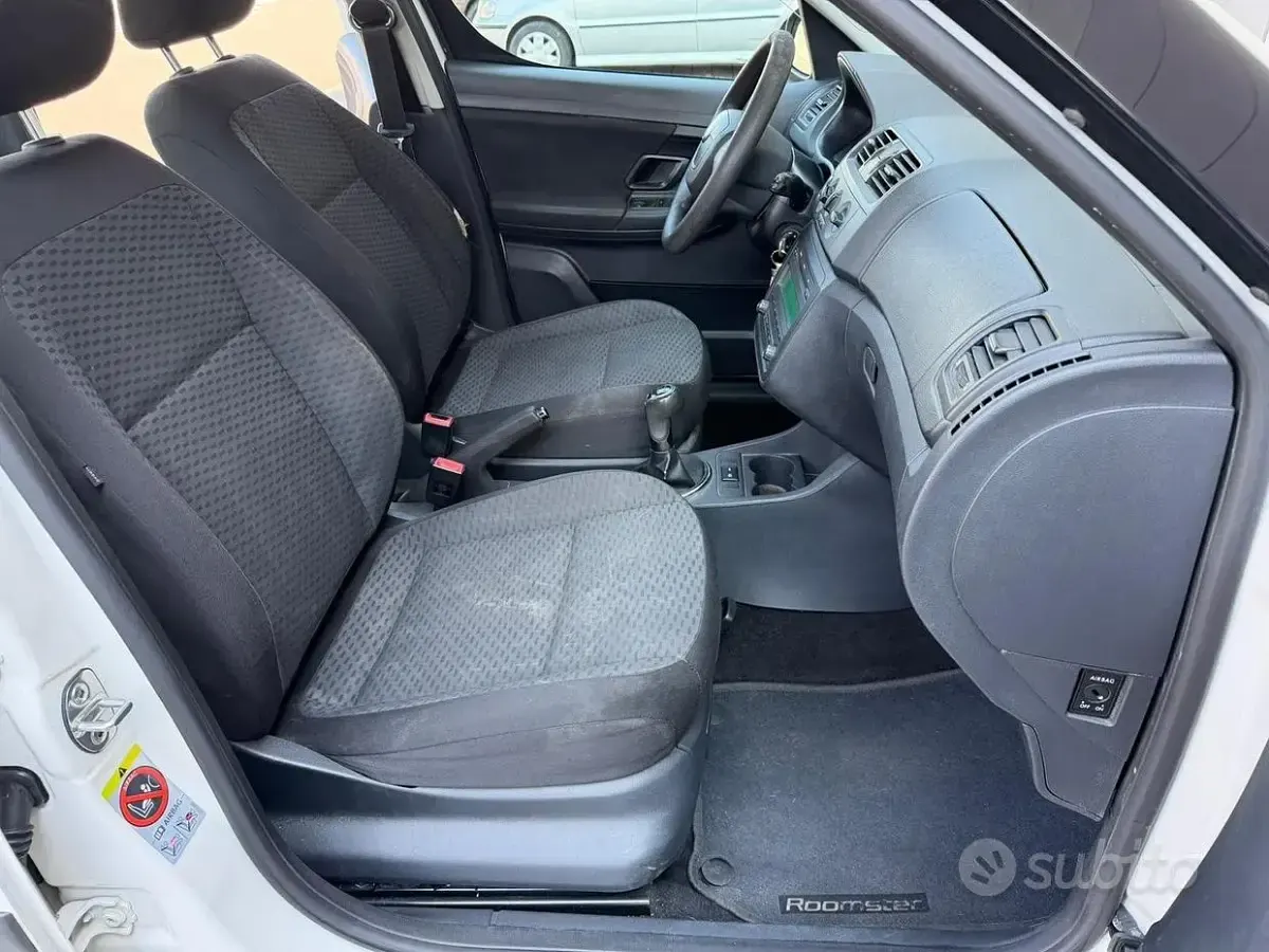Usata Skoda Roomster 69 CV (50 kW) 2012 Bianco Monovolume
