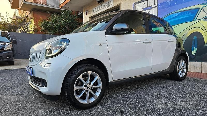 Usado Smart ForFour Passion 90 CV (66 kW) 2019 Blanco Utilitario