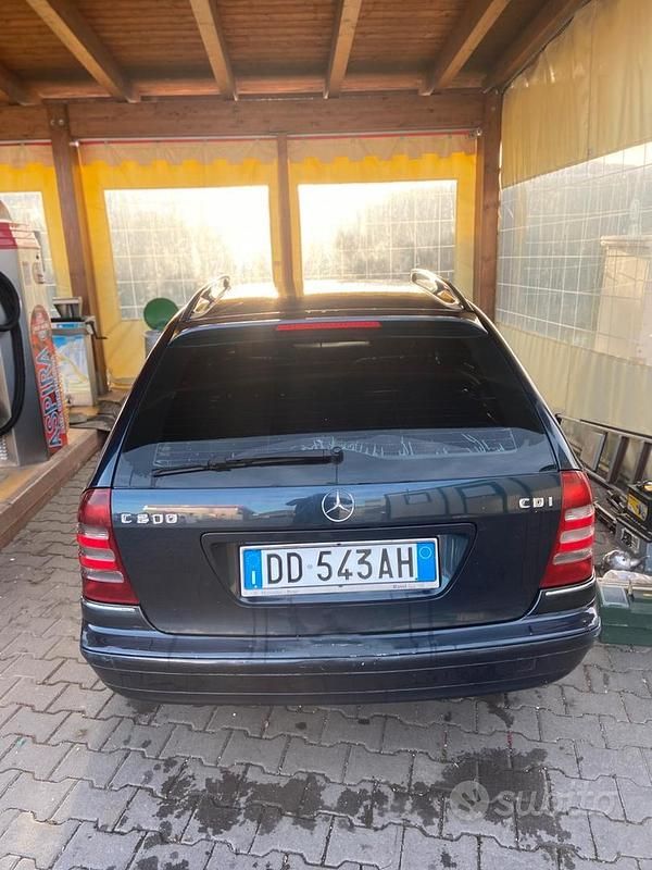 Usata Mercedes C200 Elegance 122 CV (89 kW) 2006 Blu Berlina