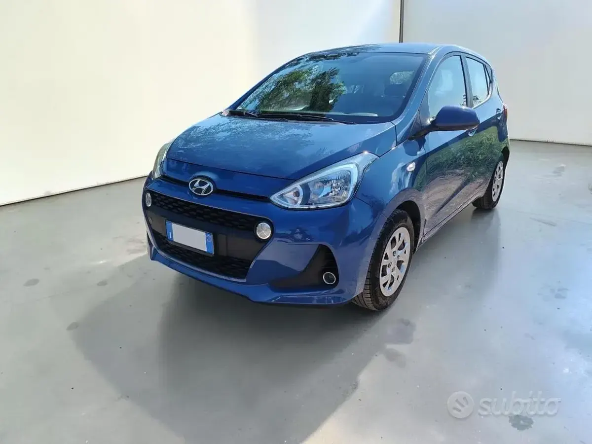 Usata Hyundai i10 67 CV (49 kW) 2017 Blu pastello Utilitaria