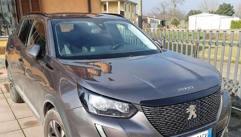 Usata Peugeot 2008 Allure 102 CV (75 kW) 2021 Grigio SUV
