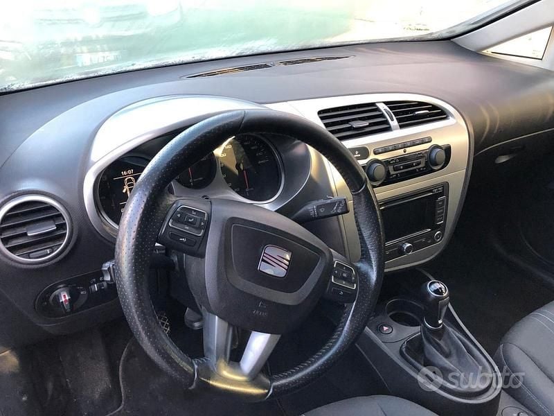 Usata Seat Leon Style 105 CV (77 kW) 2013 Nero Berlina