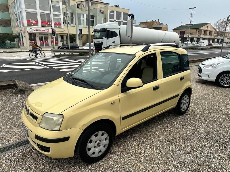 Giallo Usata 2010 Fiat Panda Dynamic Tre volumi | 3000 € (Ottimo prezzo) - Immagine 1/4