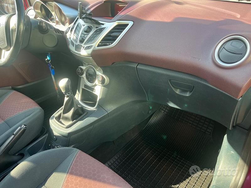 Usata Ford Fiesta Titanium 95 CV (69 kW) 2010 Utilitaria