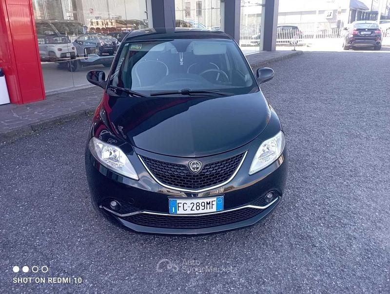 Usata Lancia Ypsilon 84 CV (61 kW) 2016 Nero Utilitaria