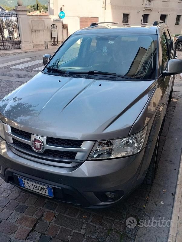 Usata Fiat Freemont 170 CV (125 kW) 2013 Grigio SUV