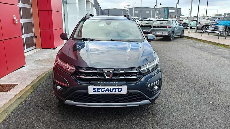Grigio cometa Usata 2022 Dacia Sandero Comfort Tre volumi | 13.000 € (Buon prezzo) - Immagine 1/4