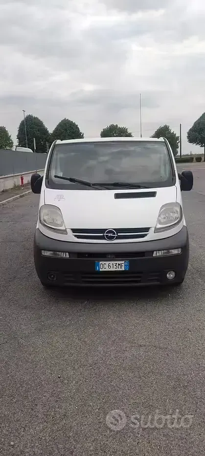 Usata Opel Vivaro 100 CV (73 kW) 2006 Bianco Monovolume