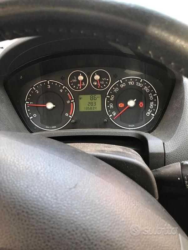 Usata Ford Fiesta 68 CV (50 kW) 2007 Grigio Utilitaria