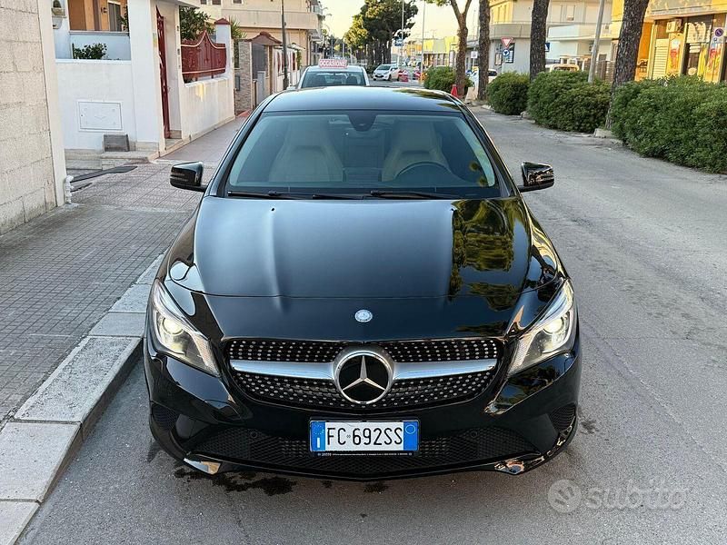 Usata Mercedes CLA220 Shooting Brake 170 CV (125 kW) 2016 Nero Station wagon