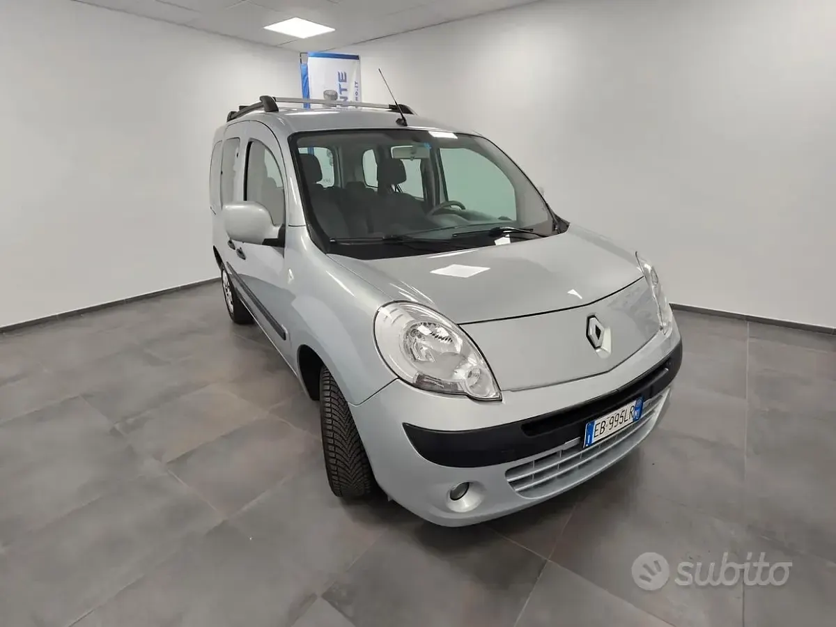 Usata Renault Kangoo 90 CV (66 kW) 2010 Grigio Monovolume