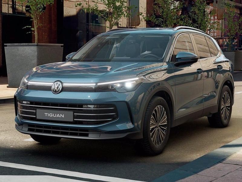 Nuova VW Tiguan Elegance 150 CV (110 kW) 2025 Nightshade blue metallizzato SUV