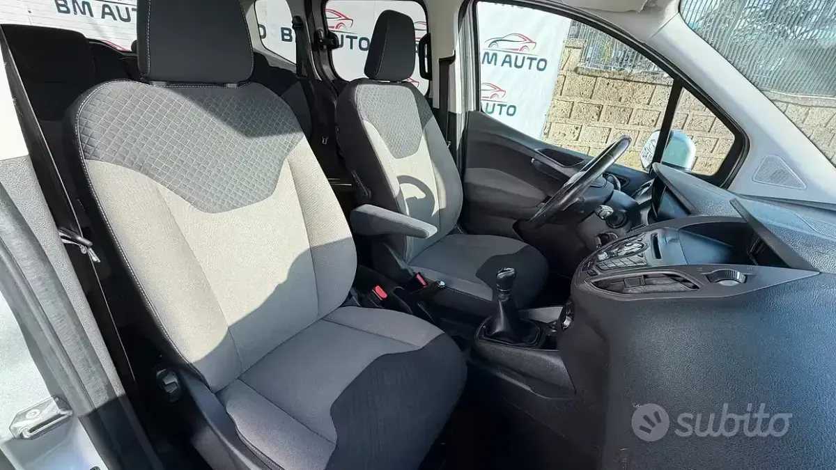 Usata Ford Tourneo Courier Titanium 75 CV (55 kW) 2016 Grigio Monovolume