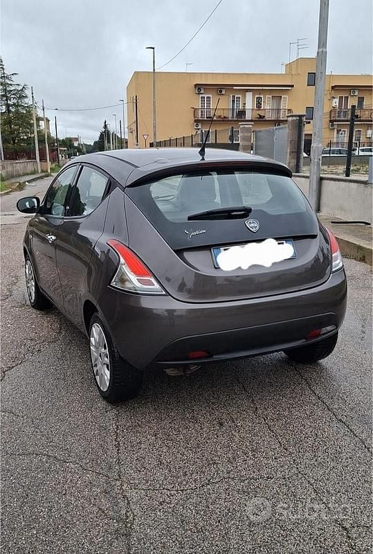 Usata Lancia Ypsilon 95 CV (69 kW) 2012 Grigio Utilitaria