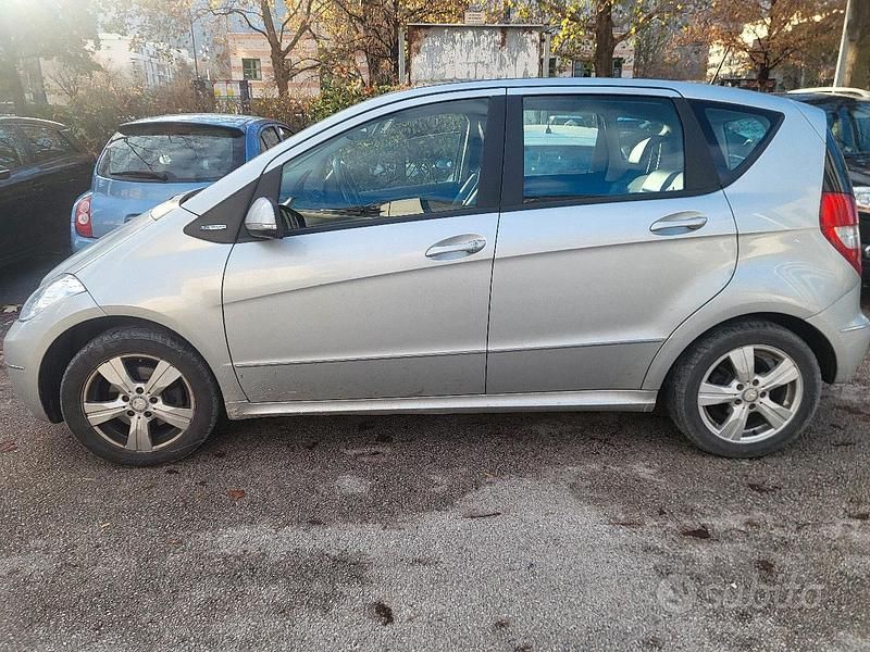 Usata Mercedes A180 116 CV (85 kW) 2010 Grigio Berlina