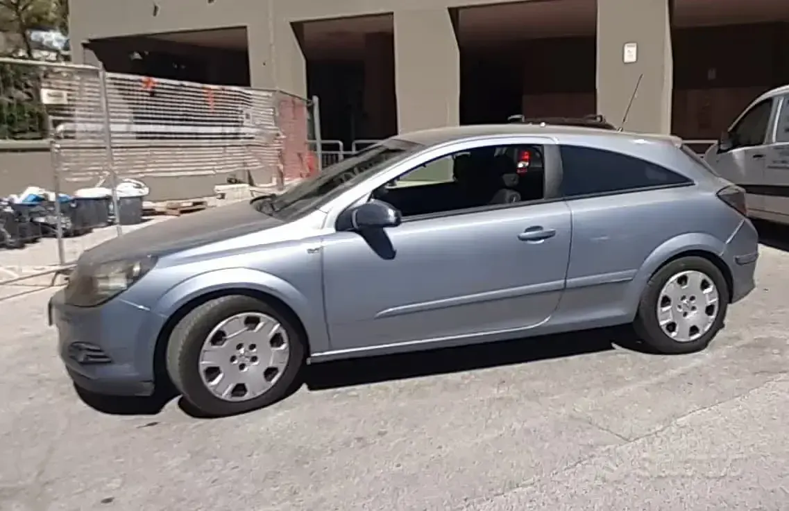 Usata Opel Astra GTC 101 CV (74 kW) 2005 Grigio Berlina