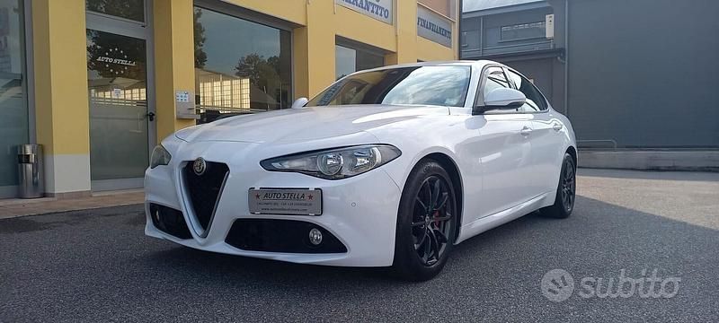 Bianco pastello Usata 2017 Alfa Romeo Giulia Tre volumi | 20.900 € (Molto cara) - Immagine 1/4