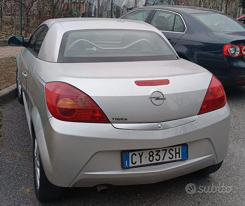 Usata Opel Tigra 90 CV (66 kW) 2004 Grigio Cabrio