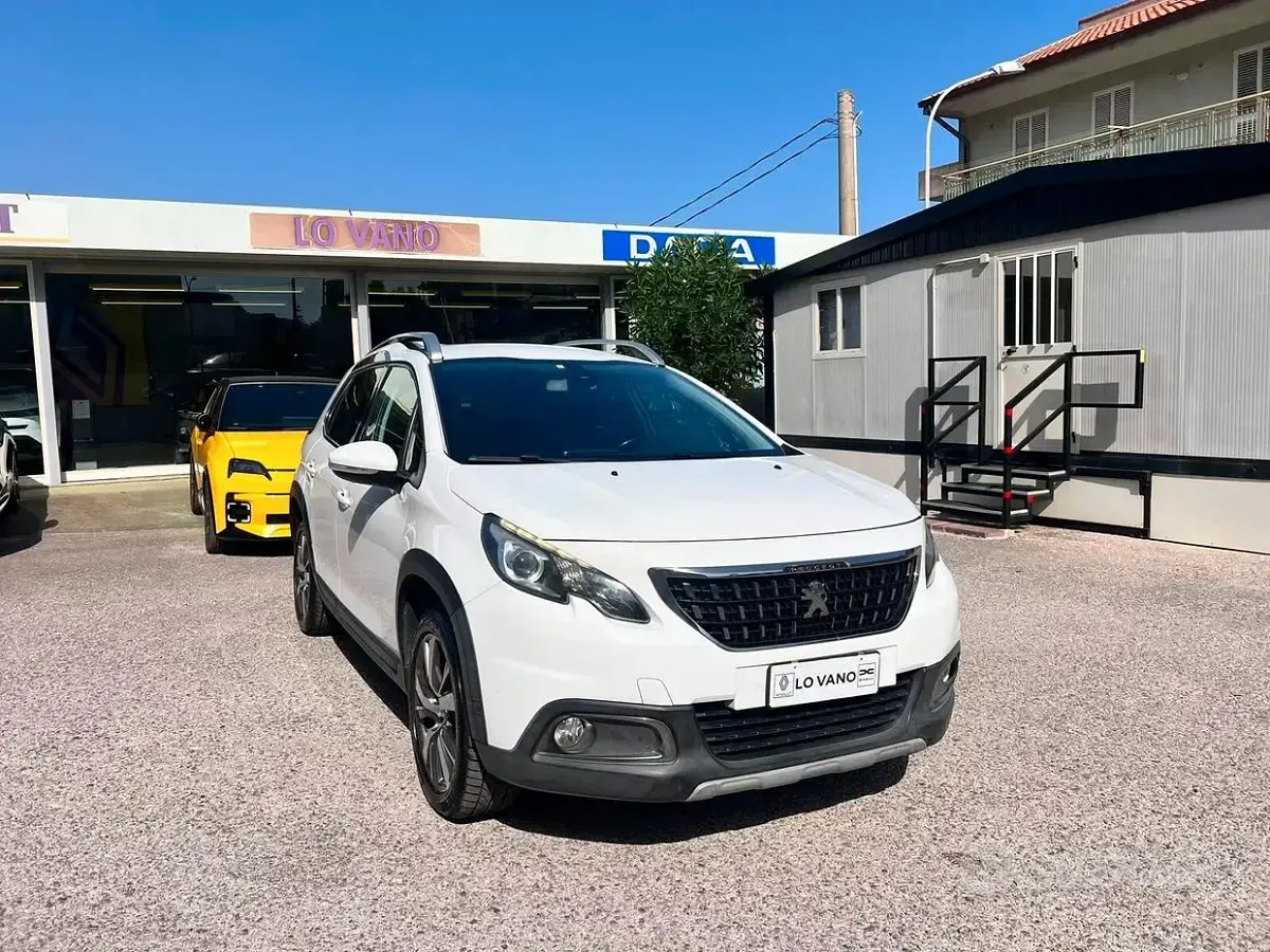 Usata Peugeot 2008 Allure 120 CV (88 kW) 2016 Bianco SUV