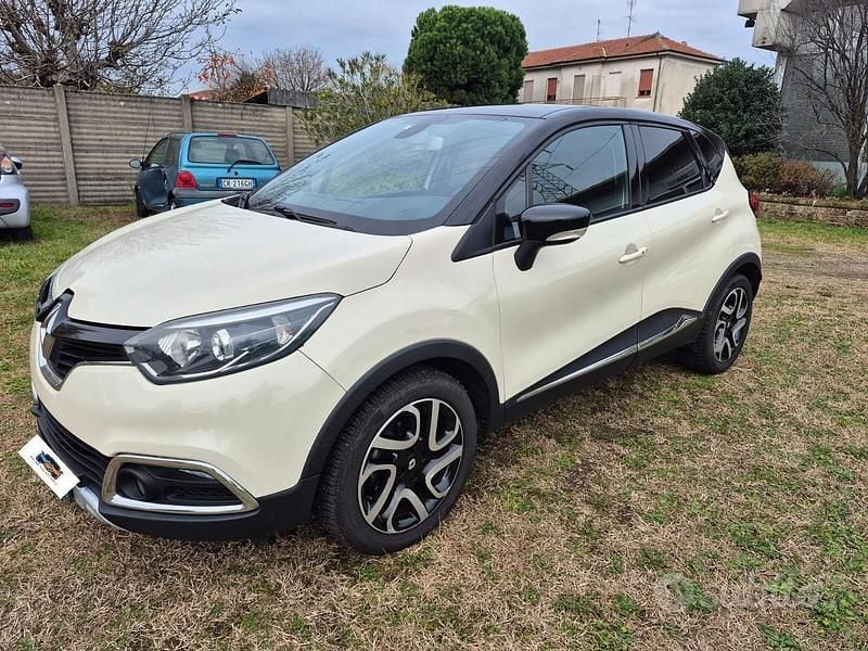 Beige Usata 2015 Renault Captur SUV | 6990 € (Ottimo prezzo) - Immagine 1/4