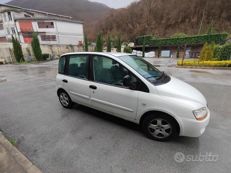 Usata Fiat Multipla 120 CV (88 kW) 2006 Bianco Monovolume