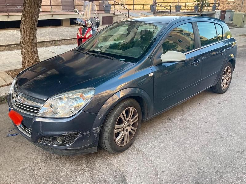 Usata Opel Astra 101 CV (74 kW) 2008 Blu Berlina