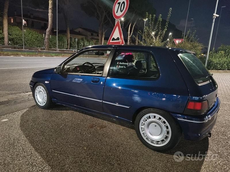Usata Renault Clio 137 CV (100 kW) 1992 Utilitaria