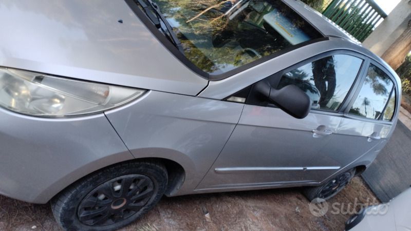 Usata Tata Indica 75 CV (55 kW) 2011 Grigio Utilitaria