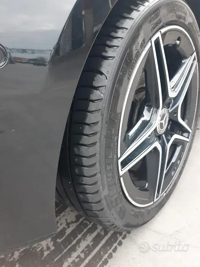 Usata Mercedes B200 150 CV (110 kW) 2020 Nero Utilitaria