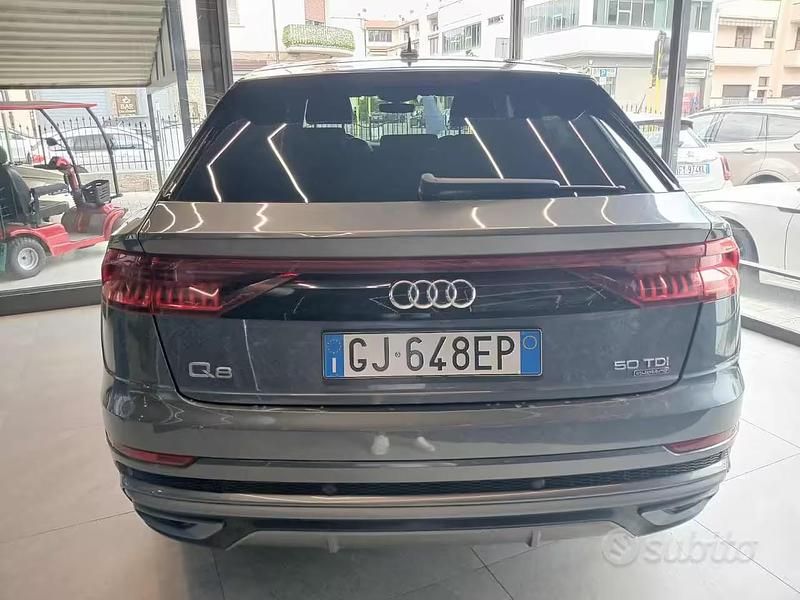 Usata Audi Q8 Business 286 CV (210 kW) 2021 Grigio scuro SUV