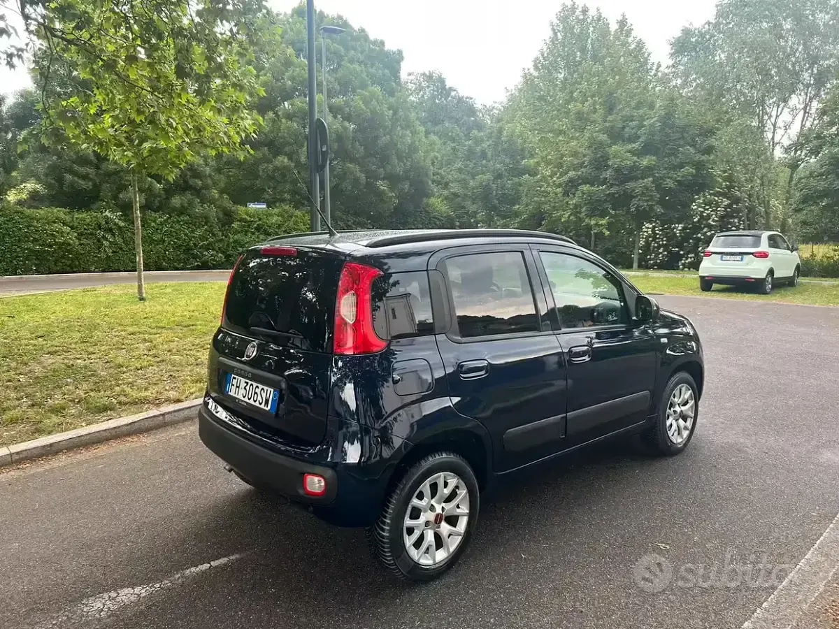 Usata Fiat Panda Lounge 85 CV (62 kW) 2017 Blu Utilitaria