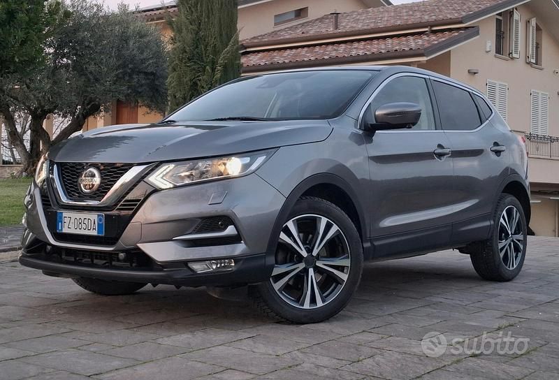 Usata Nissan Qashqai N-Connecta 110 CV (80 kW) 2018 Grigio SUV