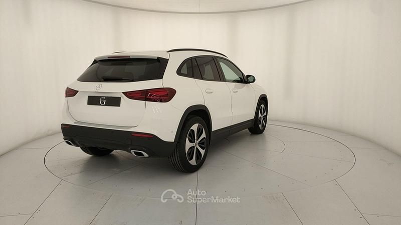 Nuova Mercedes GLA200 150 CV (110 kW) 2026 Bianco SUV