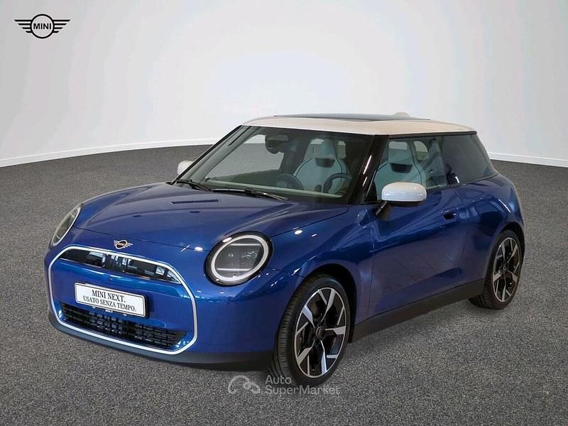 Blu/azzurro Usata 2024 Mini Cooper Favoured Utilitaria | 30.400 € (Ottimo prezzo) - Immagine 1/4