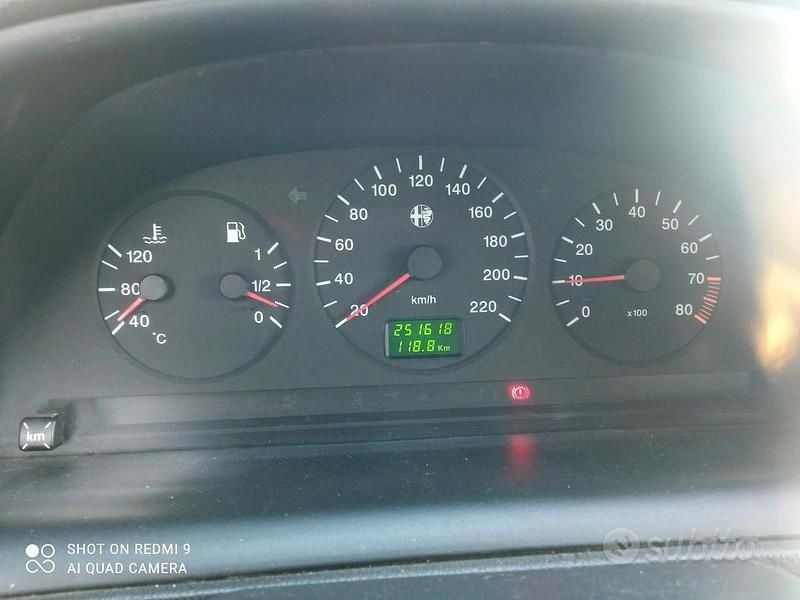 Usata Alfa Romeo 146 120 CV (88 kW) 1997 Rosso Utilitaria