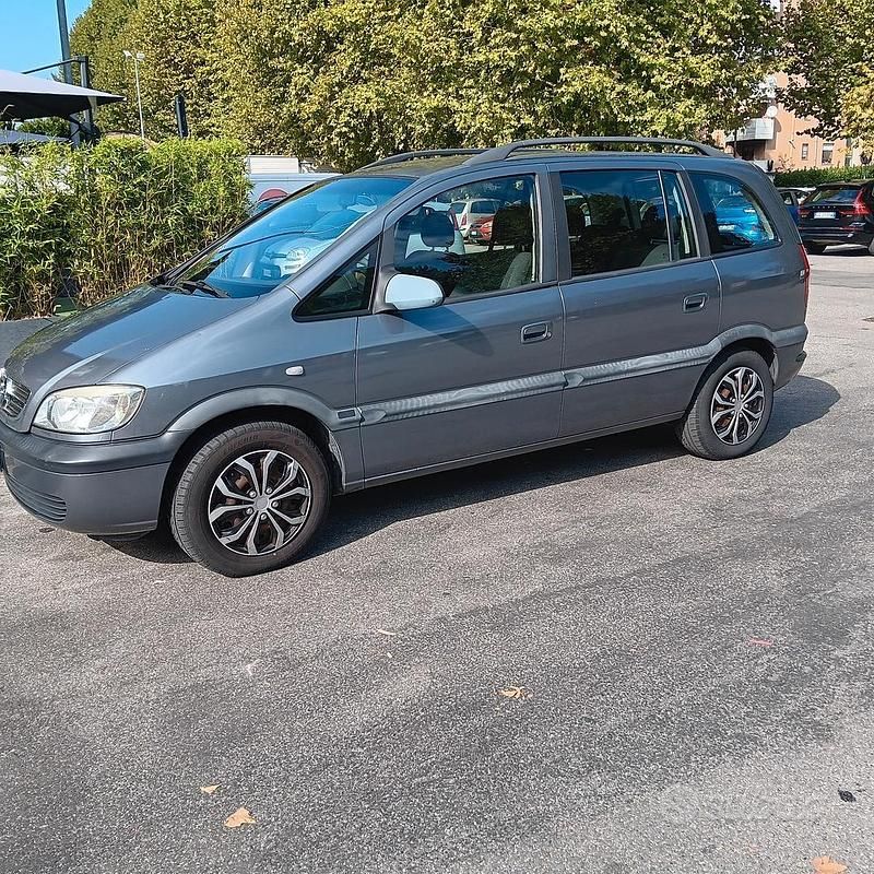 Usata Opel Zafira 101 CV (74 kW) 2005 Monovolume