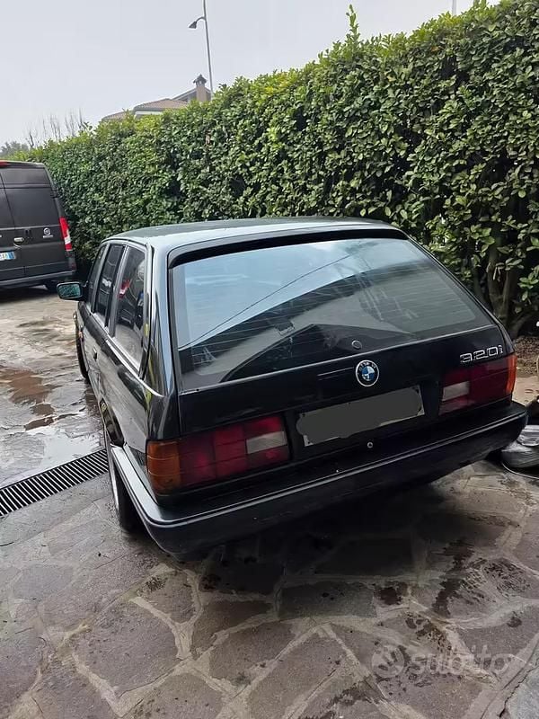 Usata BMW 320 129 CV (94 kW) 1989 Nero Station wagon