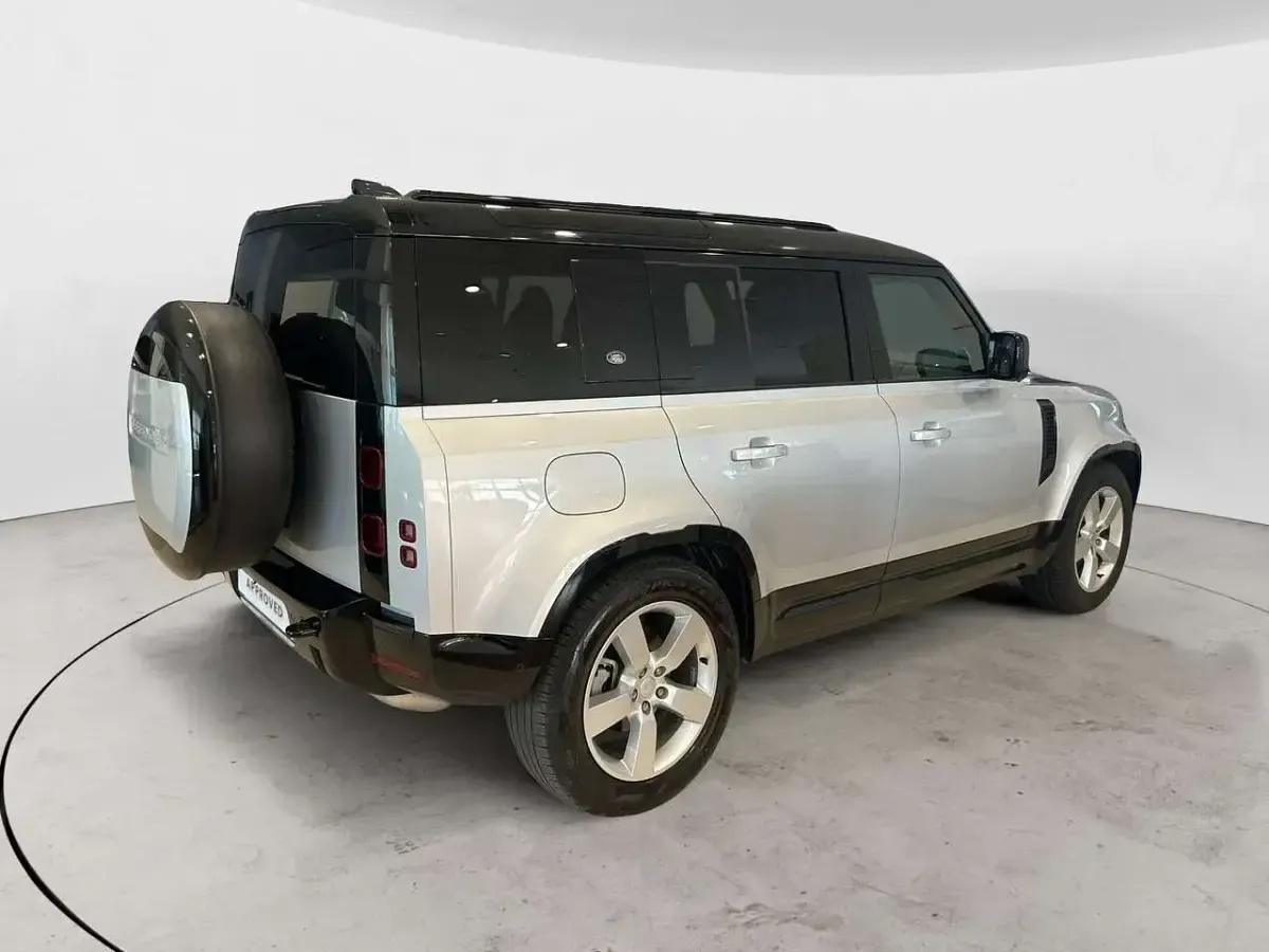 Usata Land Rover Defender SE Dynamic 200 CV (147 kW) 2023 Argento SUV