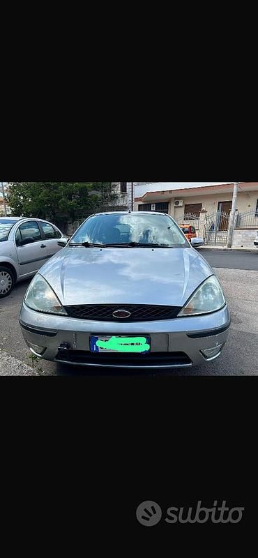Usata Ford Focus Zetec 101 CV (74 kW) 2004 Grigio Berlina