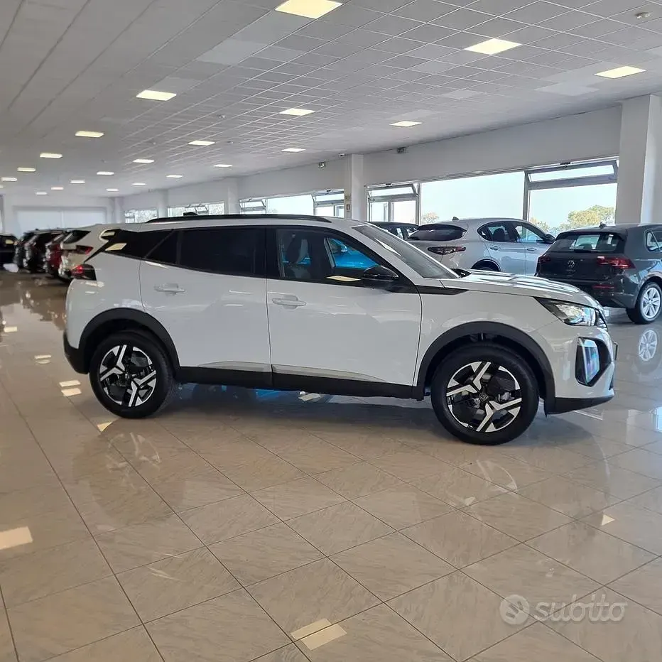 Usata Peugeot 2008 Allure 131 CV (96 kW) 2025 Bianco SUV
