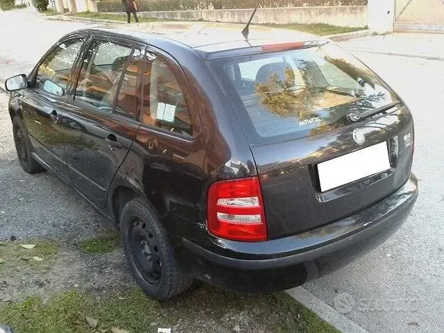 Usata Skoda Fabia 101 CV (74 kW) 2001 Blu Station wagon