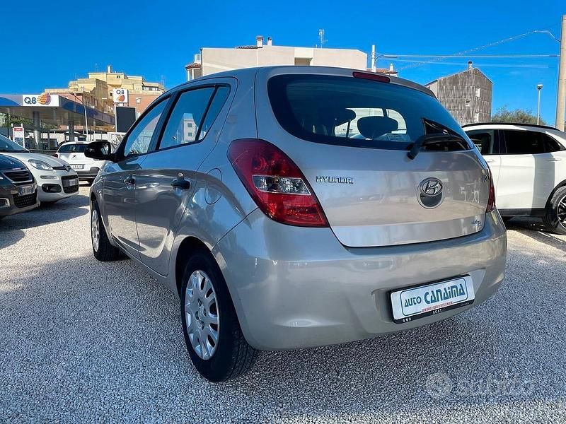 Usata Hyundai i20 77 CV (56 kW) 2010 Grigio Berlina