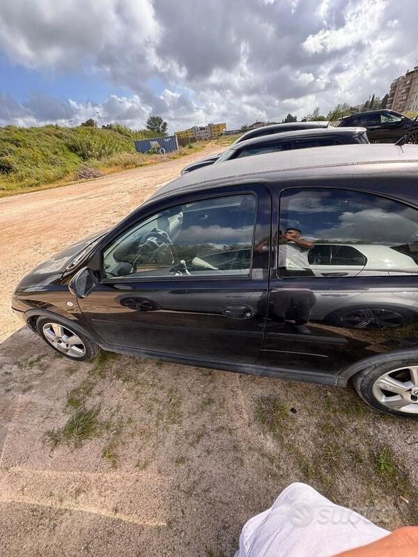 Usata Opel Corsa 80 CV (58 kW) 2005 Nero Utilitaria