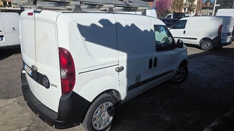 Usata Fiat Doblò 120 CV (88 kW) 2019 Bianco / pastello Monovolume